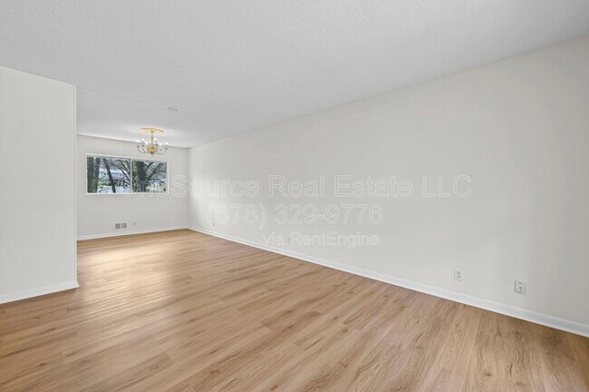 Building Photo - 4410 Carrollwood Dr