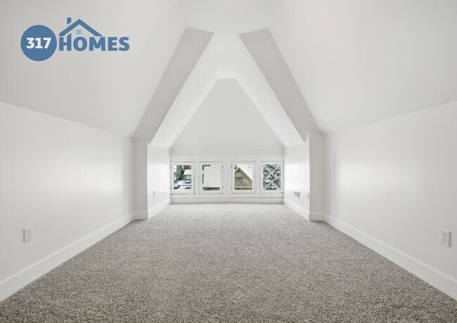 Building Photo - Modern Two Bedroom with Balcony in Holy Cross