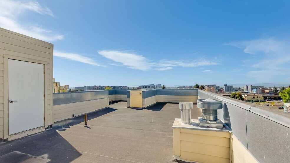 Building Photo - 275 9th St