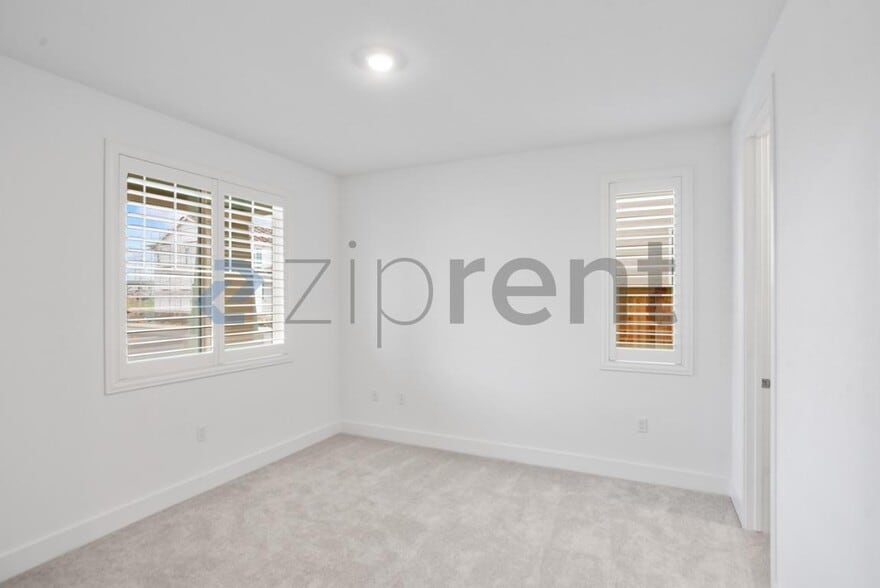 Building Photo - Unit