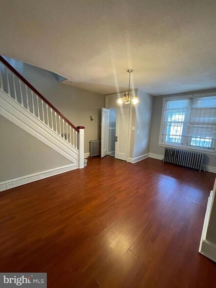 Building Photo - 131 Hansberry St