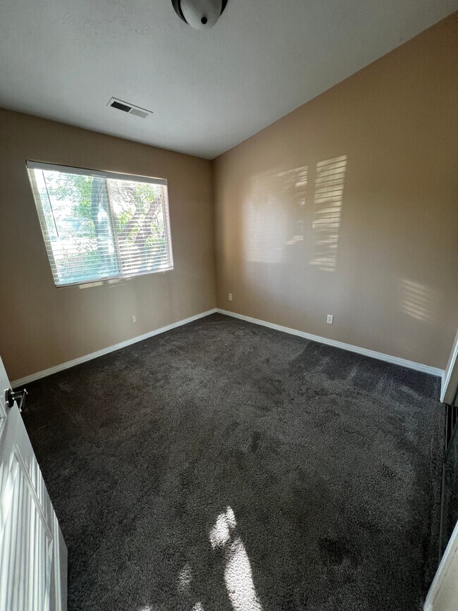 Building Photo - 1630 E 2450 S