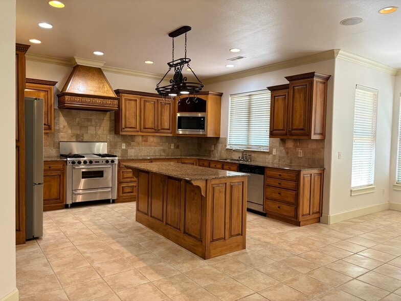 Kitchen - 5423 W Chardonnay Ct