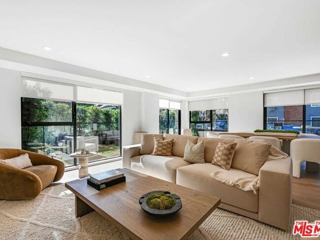 Building Photo - 350 N Palm Dr