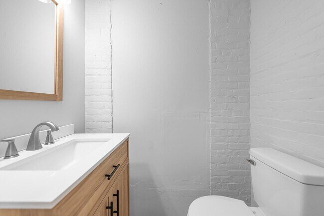 Building Photo - 378 N Evans St