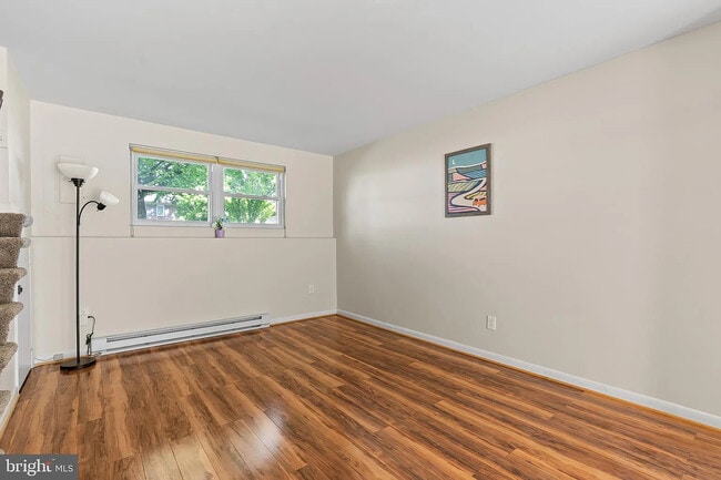 Building Photo - 121 Carnival Dr