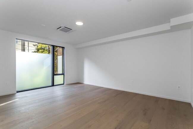 Building Photo - 1618 Hilts Ave