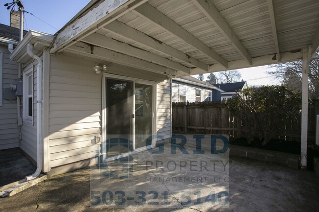 Building Photo - 2 Bedroom Bungalow with Wraparound Yard - ...