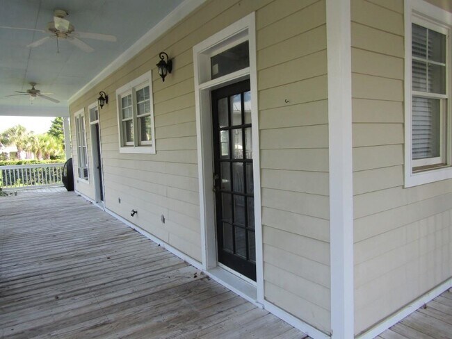 Building Photo - 703 Tradewind Ct