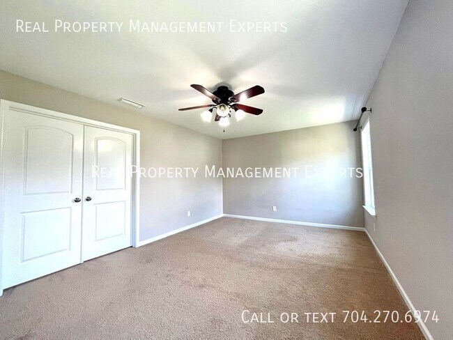 Building Photo - 2309 Marthas Ridge Dr