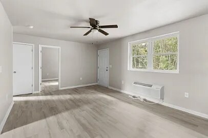 Building Photo - 1217 Pineview St