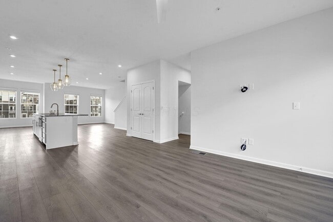 Building Photo - 4186 McCune Ave