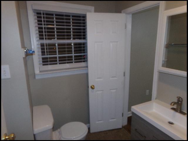 Building Photo - 1720 W 19th St