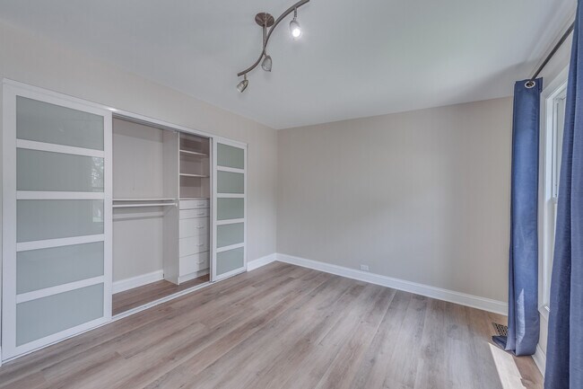 Building Photo - 912 Bedford Ct