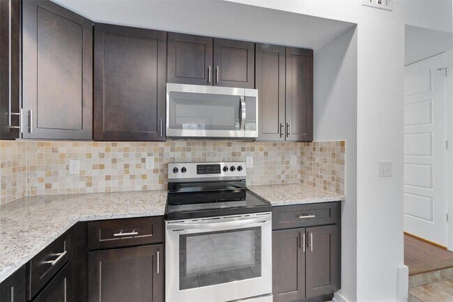 Building Photo - 6211 Manor Rd