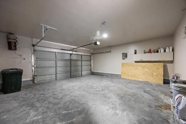 Building Photo - 627 Chadbourne Ct