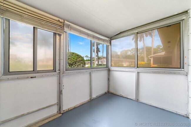 Building Photo - 2567 Dudley Dr E