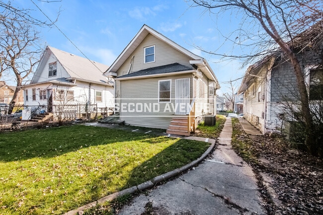 Building Photo - 2530 Mersington Ave