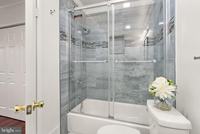 Building Photo - 1949 Kennedy Dr