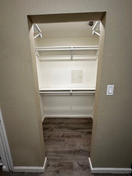 Building Photo - 3722 W Benjamin Holt Dr