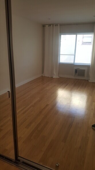 Building Photo - 1146 N Fuller Ave