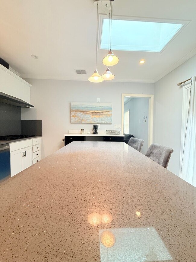 Building Photo - 941-941 Bayonne St