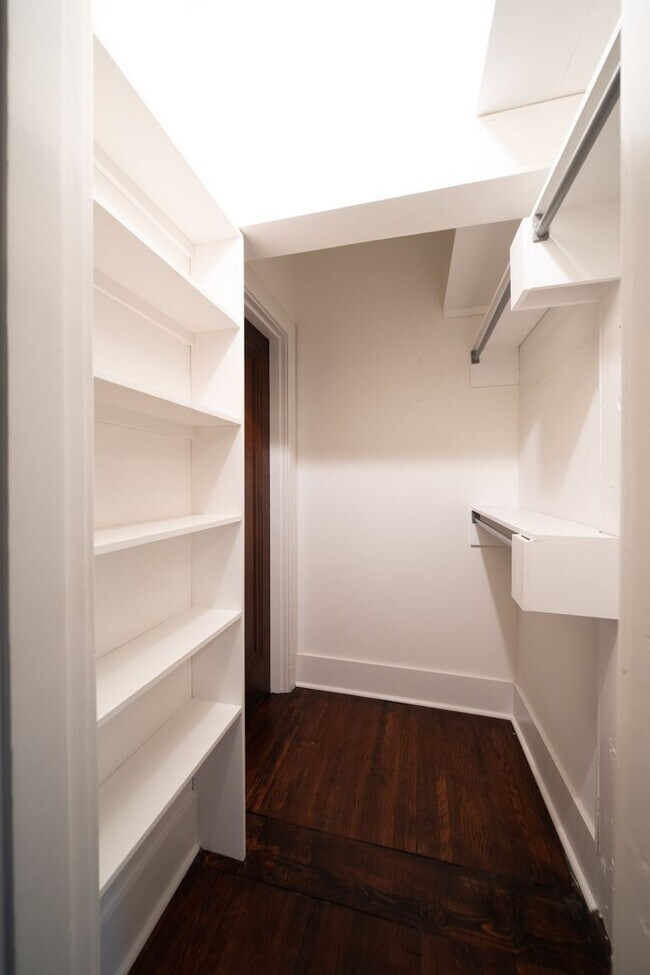 Building Photo - Charming home, great condition!