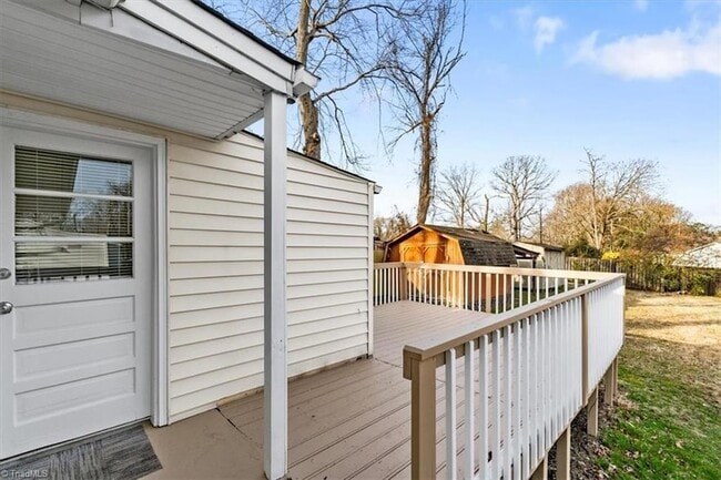 Building Photo - 1101 Hickory Ave