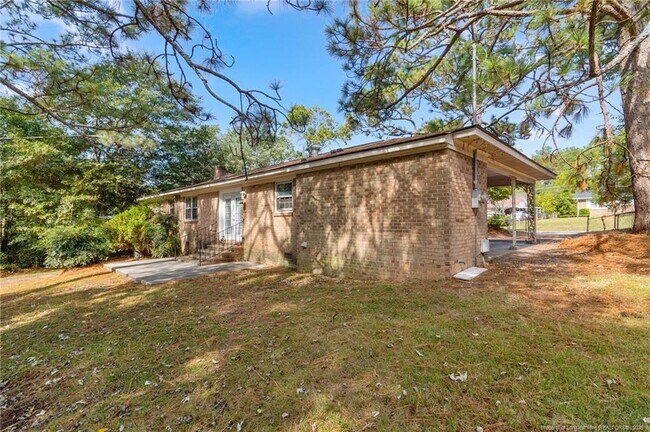 Building Photo - 161 Summerhill Rd