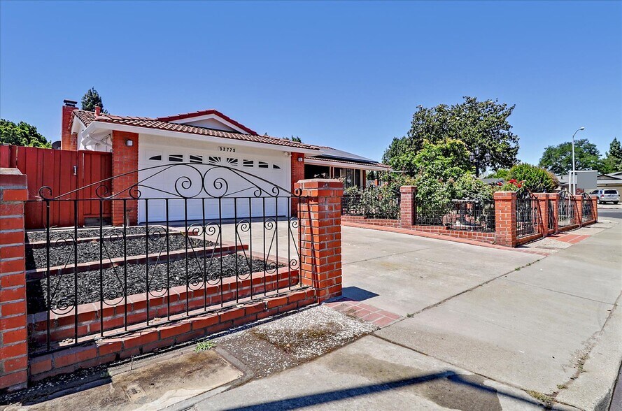 Building Photo - 33775 SINSBURY WAY