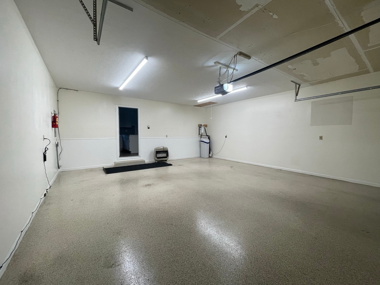 Building Photo - 8733 Hanover Dr