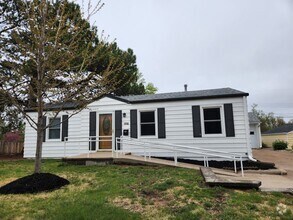 Building Photo - 3/2 newly remodeled, with 1 car garage and...