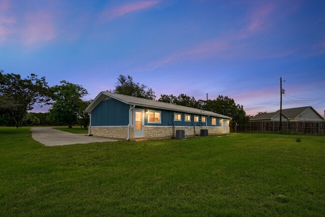 Building Photo - 102 Rose Dr