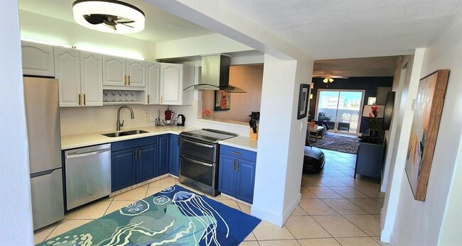 Building Photo - 320 S Surf Rd