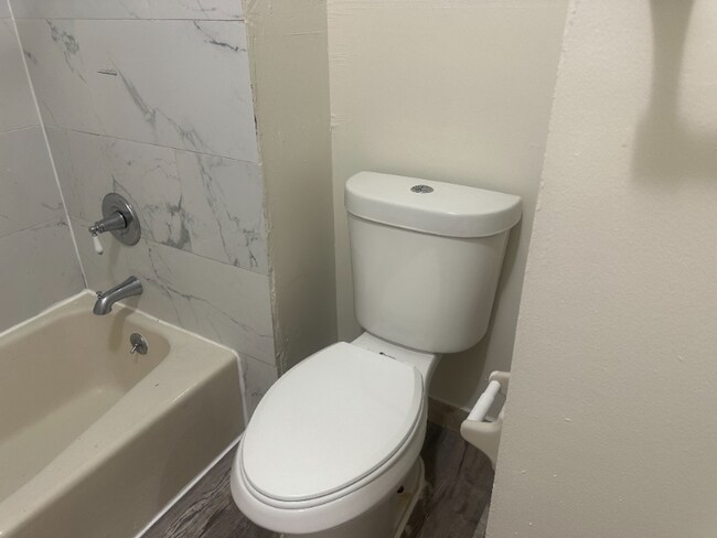 Building Photo - 895 Main St