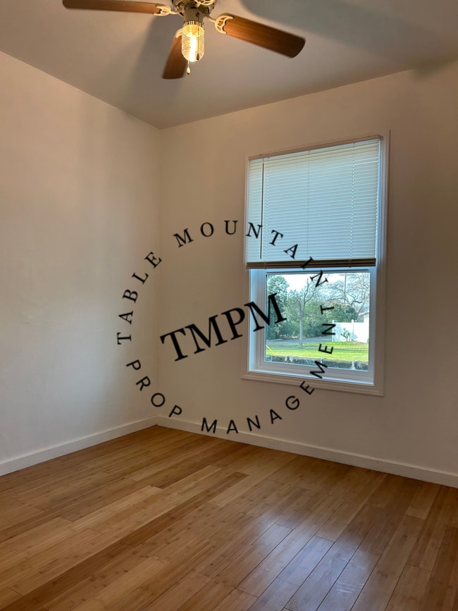 Building Photo - 1295 Floral Ave