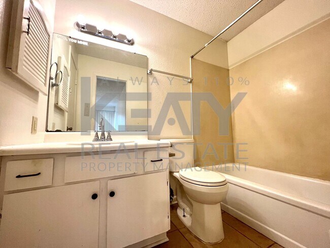 Building Photo - 803 Fox Run Ave