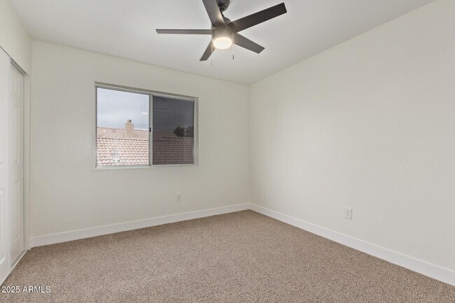 Building Photo - 829 N Bluejay Dr