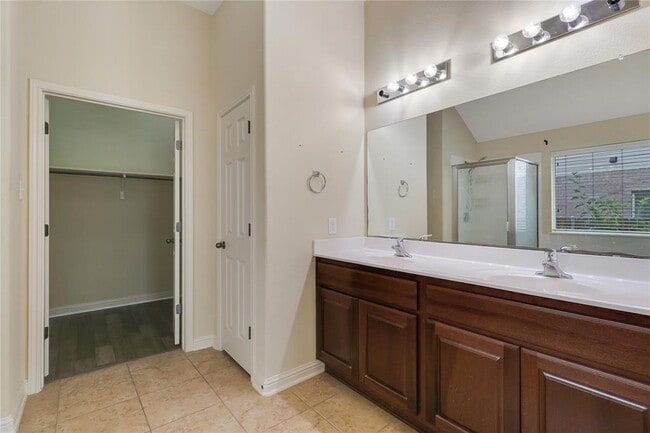 Building Photo - 3608 Glastonbury Trail