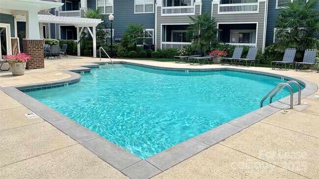 Building Photo - 525 Olmsted Park Pl