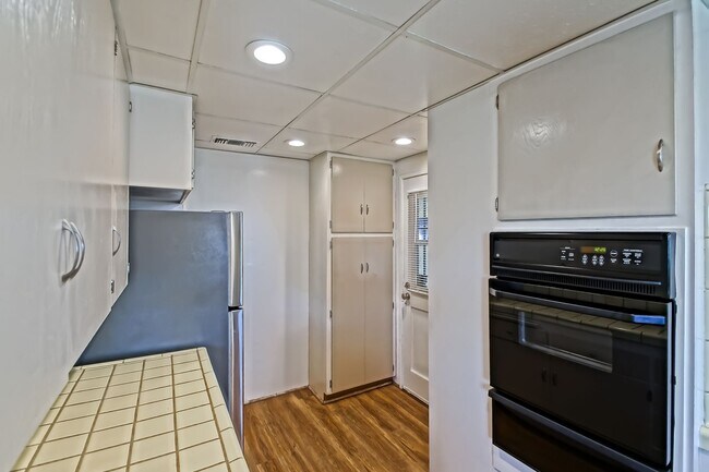 Building Photo - SPACIOUS, BRIGHT & AIRY, 3BR2BA HOME W/ GR...