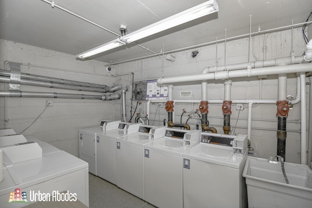 Building Photo - 648 W Wrightwood Ave