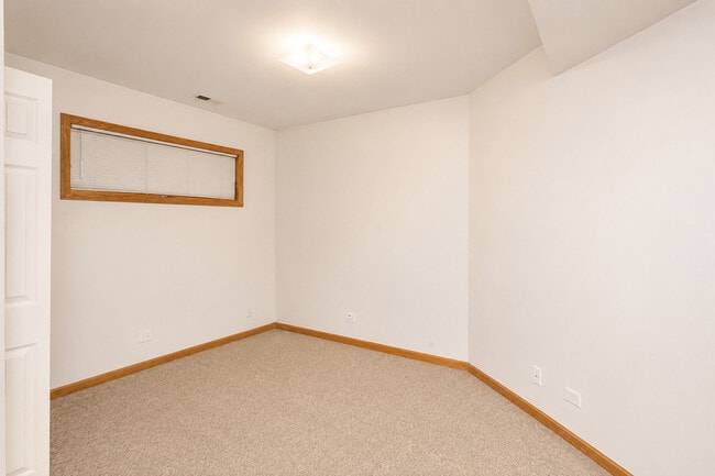 Building Photo - 3240 N Racine Ave