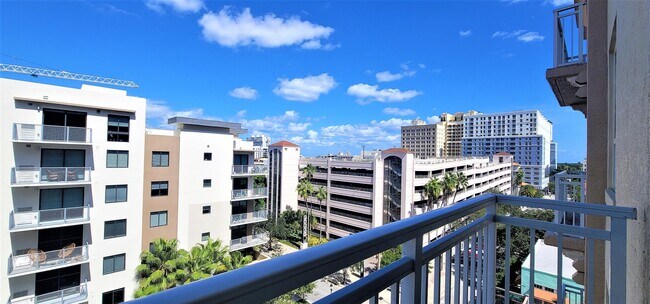 Building Photo - 410 Evernia St