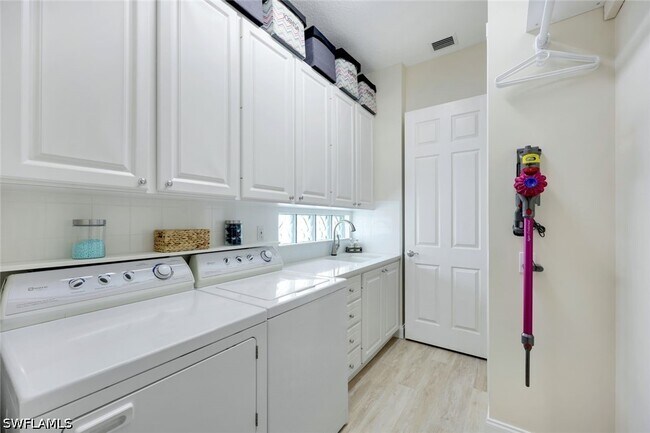Building Photo - 3108 Dominica Way
