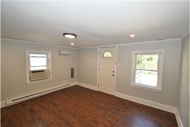 Building Photo - 164 W Front St