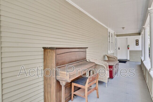 Building Photo - 1610 California St