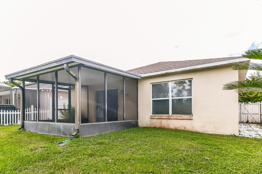 Building Photo - 2221 Heathwood Cir