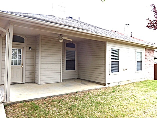 Building Photo - 12840 Chittamwood Trl