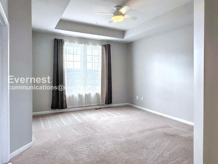 Building Photo - 9001 Elderwood Pl